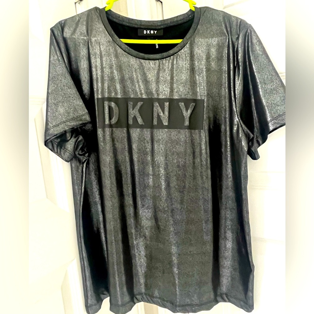 DKNY Tshirt never worn but without tags